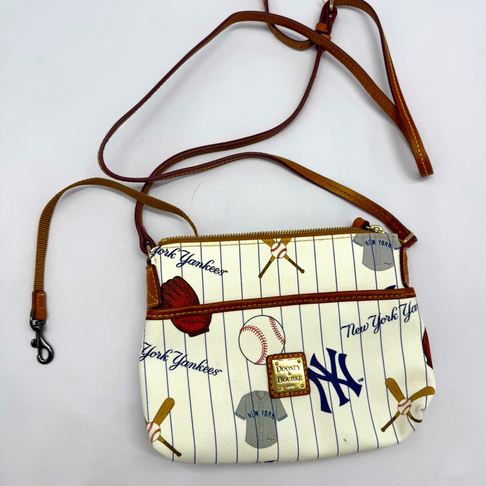 Dooney & Bourke MLB NY Yankees Crossbody bag